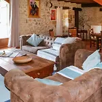 펜션 Cozy In Marcillac-saint-quenti With Kitchen Marcillac-Saint-Quentin