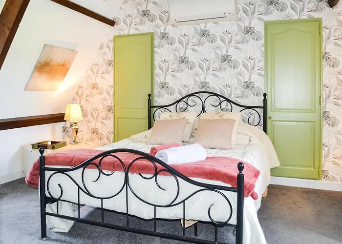 Cozy In Marcillac-saint-quenti With Kitchen Nyaraló